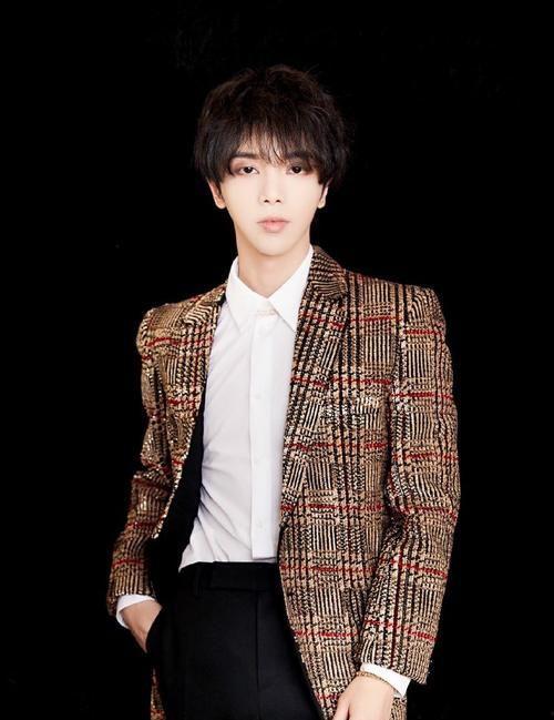 明星爆料唐三镜视频大全,明星爆料背后的精彩瞬间 第1张 明星爆料唐三镜视频大全,明星爆料背后的精彩瞬间 第1张